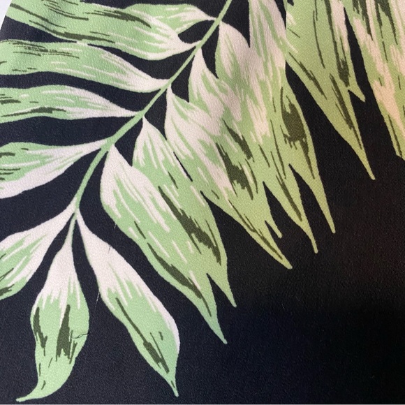 ANN TAYLOR ☆ Black w/ Green Palm Leaf Shorts ☆ Size 0 ☆ NWT - Picture 4 of 6